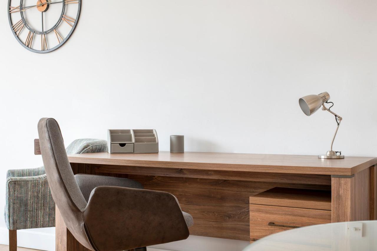 Hq Aparthotel Farnborough Φάρνμπορο Εξωτερικό φωτογραφία
