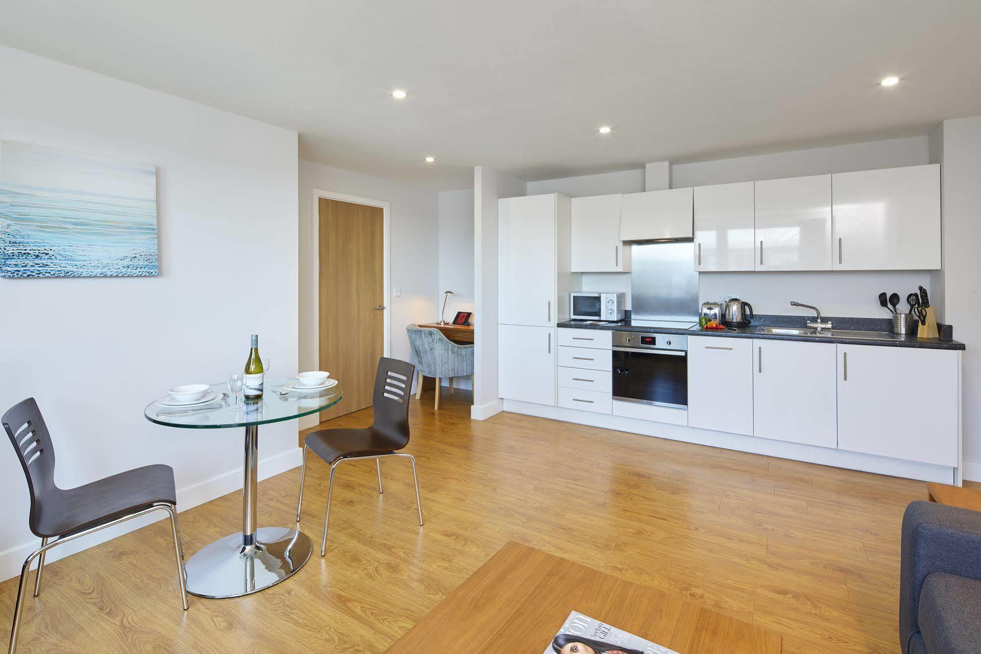 Hq Aparthotel Farnborough Φάρνμπορο Εξωτερικό φωτογραφία